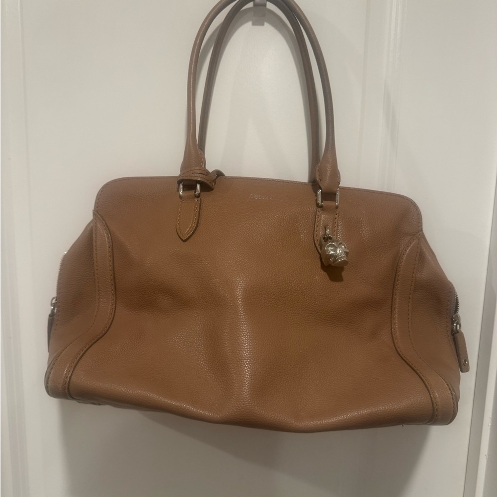 Alexander McQueen
Padlock Zip Around Tote Leather